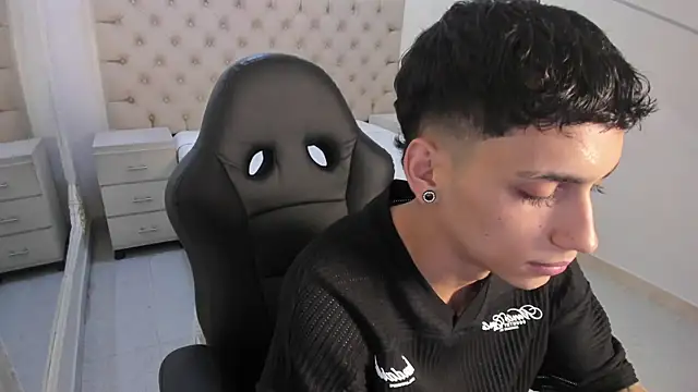 JhoanLeandro online show from January 2026 05:25:01 AM