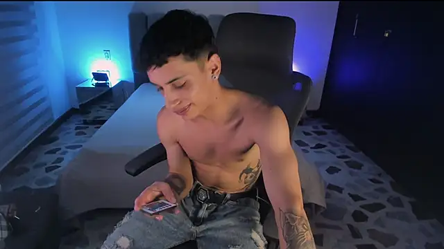 JhoanLeandro online show from September 2025 02:06:02 AM