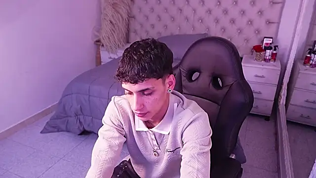 JhoanLeandro online show from April 2026 06:07:02 AM