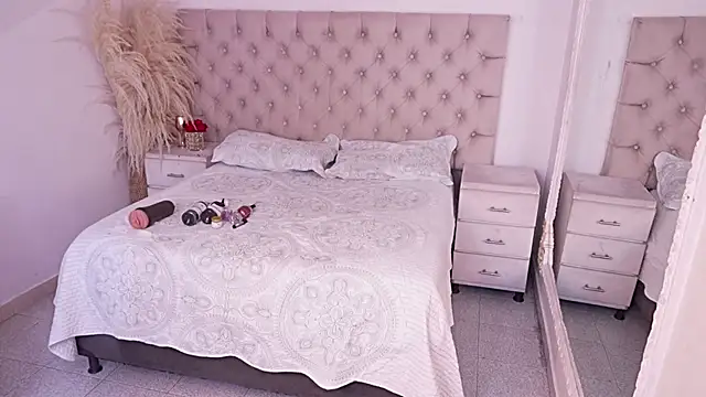 JhoanLeandro online show from March 2026 04:50:01 AM