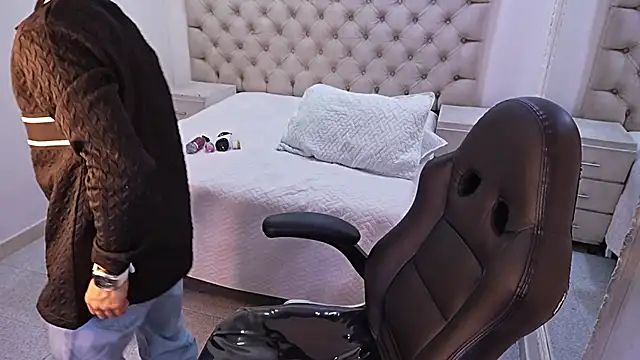 JhoanLeandro online show from March 2026 07:04:01 AM