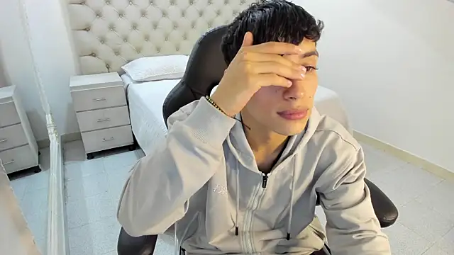 JhoanLeandro online show from November 2025 05:00:01 AM