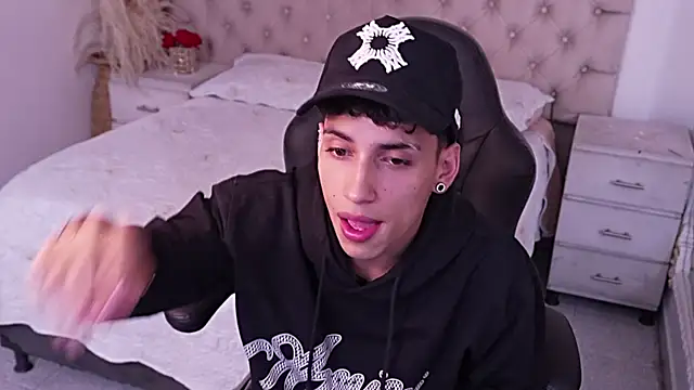 JhoanLeandro online show from March 2026 06:13:02 AM