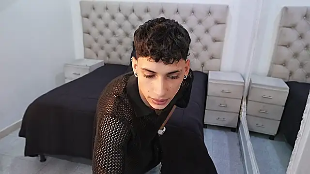 JhoanLeandro online show from February 2026 04:56:02 AM