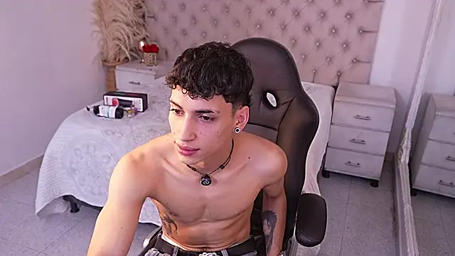 JhoanLeandro online show from March 2026 06:05:02 AM