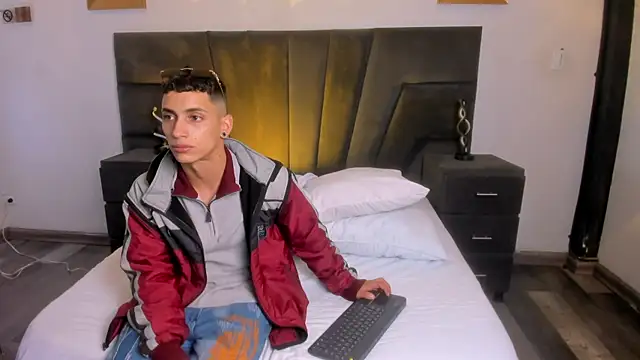 JhoanLeandro online show from March 2025 04:00:01 AM