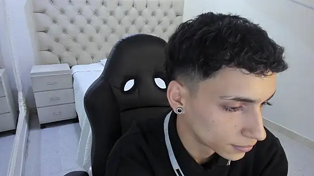 JhoanLeandro online show from January 2026 04:49:02 AM