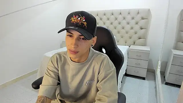 JhoanLeandro online show from November 2025 04:16:01 AM