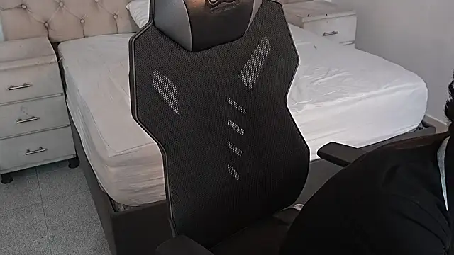 JhoanLeandro online show from February 2026 06:34:02 AM