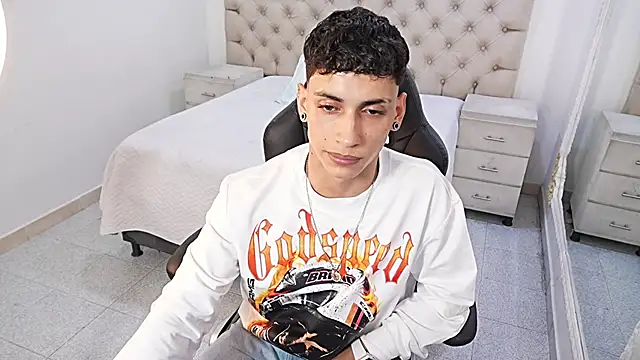 JhoanLeandro online show from March 2026 05:48:01 AM