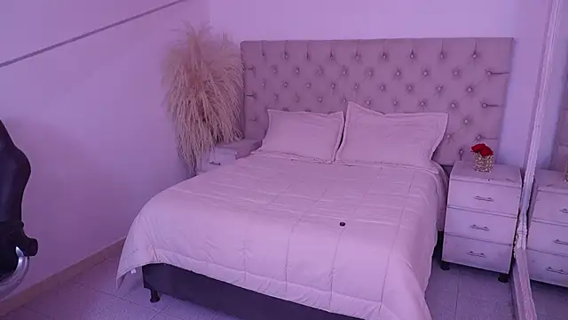 JhoanLeandro online show from April 2026 04:49:01 AM