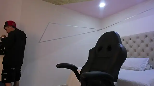 JhoanLeandro online show from January 2026 05:00:02 AM