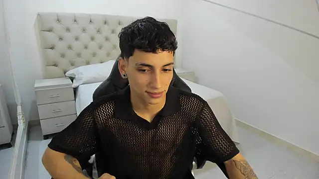 JhoanLeandro online show from November 2025 04:49:02 AM