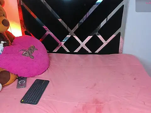 CatalinaSmith1 online show from November 2025 10:35:02 PM