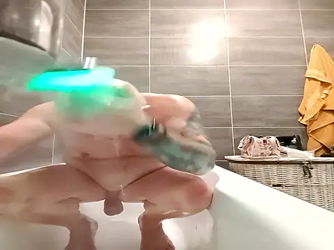 Snapshot of bouraktom6 chatting on October 2025 05:21:02 PM bouraktom6 online show from October 2025 05:21:02 PM