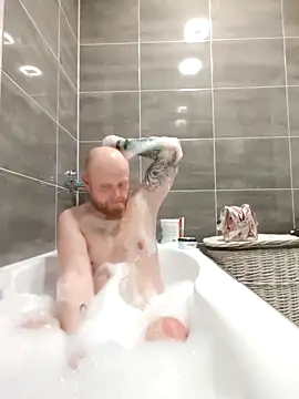 Snapshot of bouraktom6 chatting on November 2025 04:44:02 PM bouraktom6 online show from November 2025 04:44:02 PM