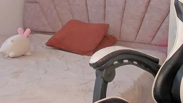 leahaltomm online show from October 2025 07:44:02 PM