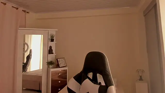 leahaltomm online show from March 2025 06:57:01 PM