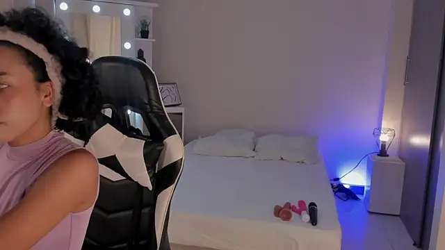 leahaltomm online show from March 2025 07:46:01 PM