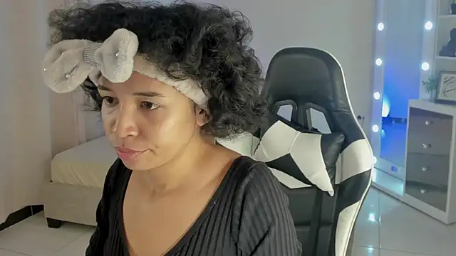 leahaltomm online show from February 2025 07:05:02 PM