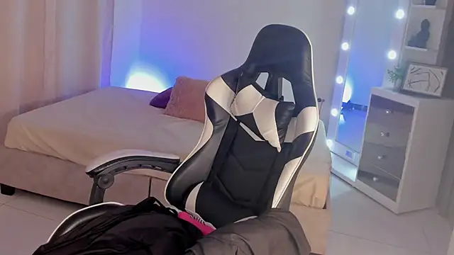 leahaltomm online show from February 2025 08:47:01 PM