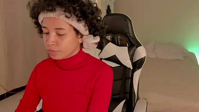 leahaltomm online show from March 2025 07:04:02 PM