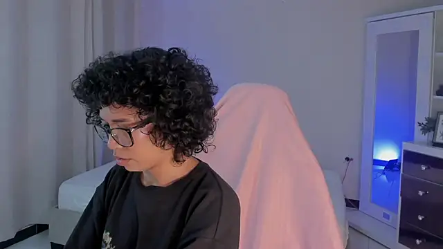 leahaltomm online show from February 2025 10:47:02 AM