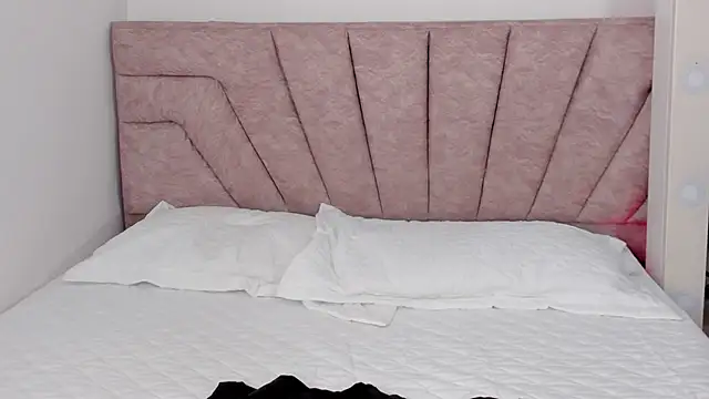 leahaltomm online show from October 2025 08:08:02 PM