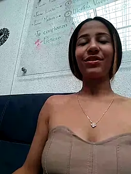Snapshot of vicky_bass chatting on March 2025 05:35:02 PM vicky bass online show from March 2025 05:35:02 PM