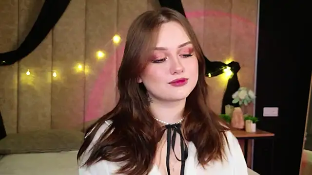 Kendra Parlow online show from November 2025 08:34:01 PM