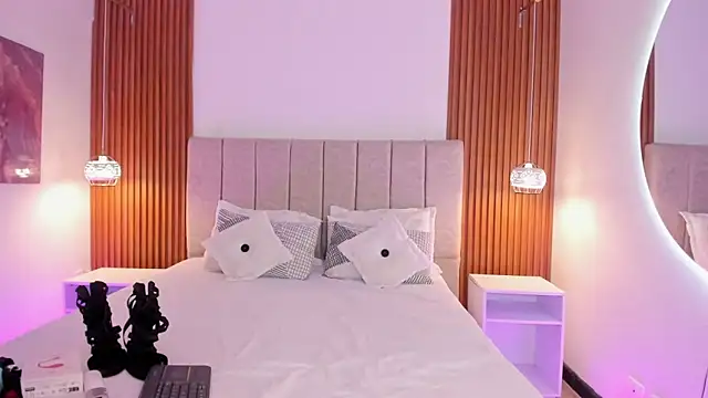 khloe-sweet online show from February 2026 12:27:02 PM