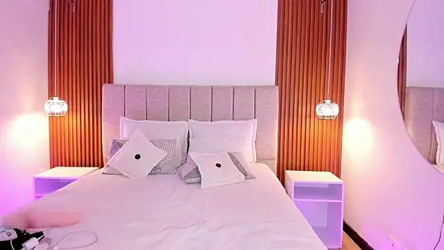 khloe-sweet online show from November 2025 01:32:02 PM