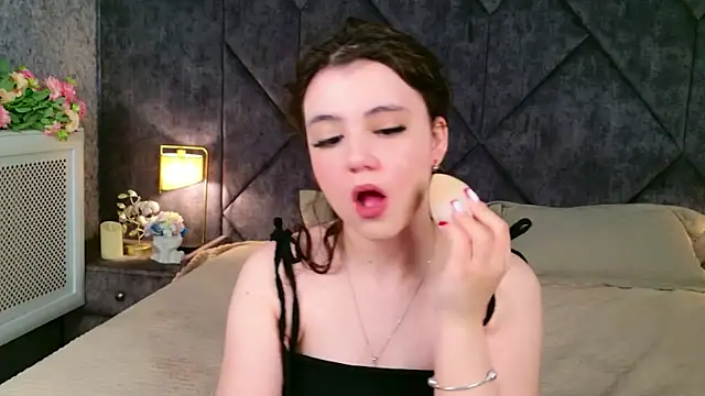Pauline Heaven online show from April 2026 06:42:02 AM