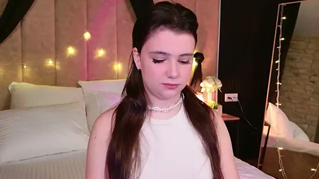 Snapshot of Pauline_Heaven chatting on December 2025 05:30:02 AM Pauline Heaven online show from December 2025 05:30:02 AM