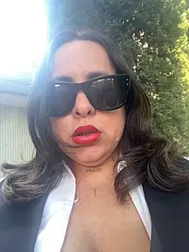 Snapshot of laarti chatting on October 2025 11:00:01 AM laarti online show from October 2025 11:00:01 AM