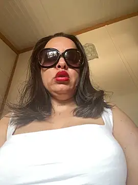 Snapshot of laarti chatting on September 2025 10:15:01 AM laarti online show from September 2025 10:15:01 AM