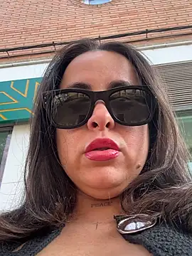 Snapshot of laarti chatting on October 2025 03:42:01 PM laarti online show from October 2025 03:42:01 PM