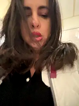 Snapshot of laarti chatting on November 2025 09:08:02 AM laarti online show from November 2025 09:08:02 AM