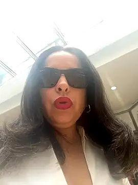 Snapshot of laarti chatting on September 2025 12:59:02 PM laarti online show from September 2025 12:59:02 PM