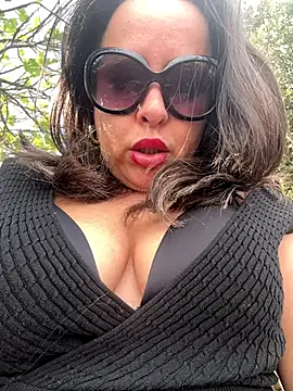 Snapshot of laarti chatting on October 2025 12:26:02 PM laarti online show from October 2025 12:26:02 PM