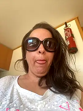 Snapshot of laarti chatting on September 2025 11:43:01 AM laarti online show from September 2025 11:43:01 AM