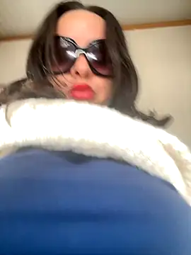 Snapshot of laarti chatting on October 2025 11:23:01 AM laarti online show from October 2025 11:23:01 AM