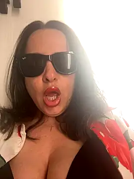 Snapshot of laarti chatting on October 2025 06:20:02 PM laarti online show from October 2025 06:20:02 PM