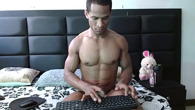 Snapshot of Dicker_77 chatting on February 2025 08:03:01 PM Dicker 77 online show from February 2025 08:03:01 PM