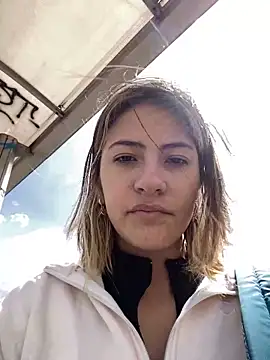 Andrea18 blonde online show from November 2025 02:33:01 PM