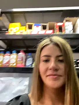 Andrea18 blonde online show from December 2025 02:30:02 PM