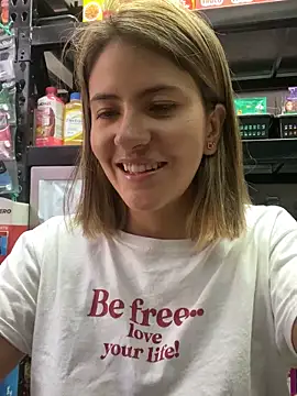 Andrea18 blonde online show from November 2025 03:23:02 PM