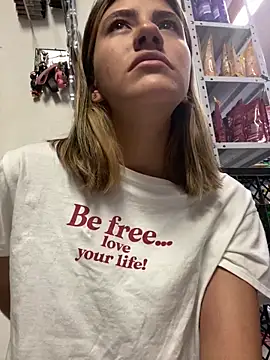 Andrea18 blonde online show from February 2026 07:25:01 PM