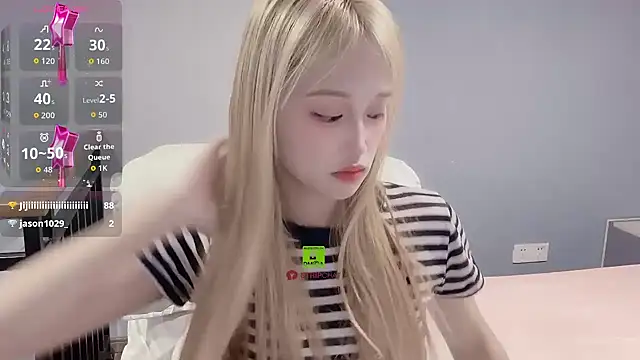 xunian71O online show from October 2025 10:00:02 PM