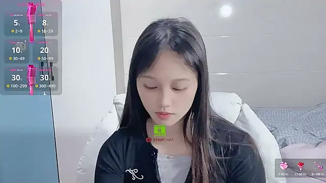 xunian71O online show from February 2025 01:02:02 AM